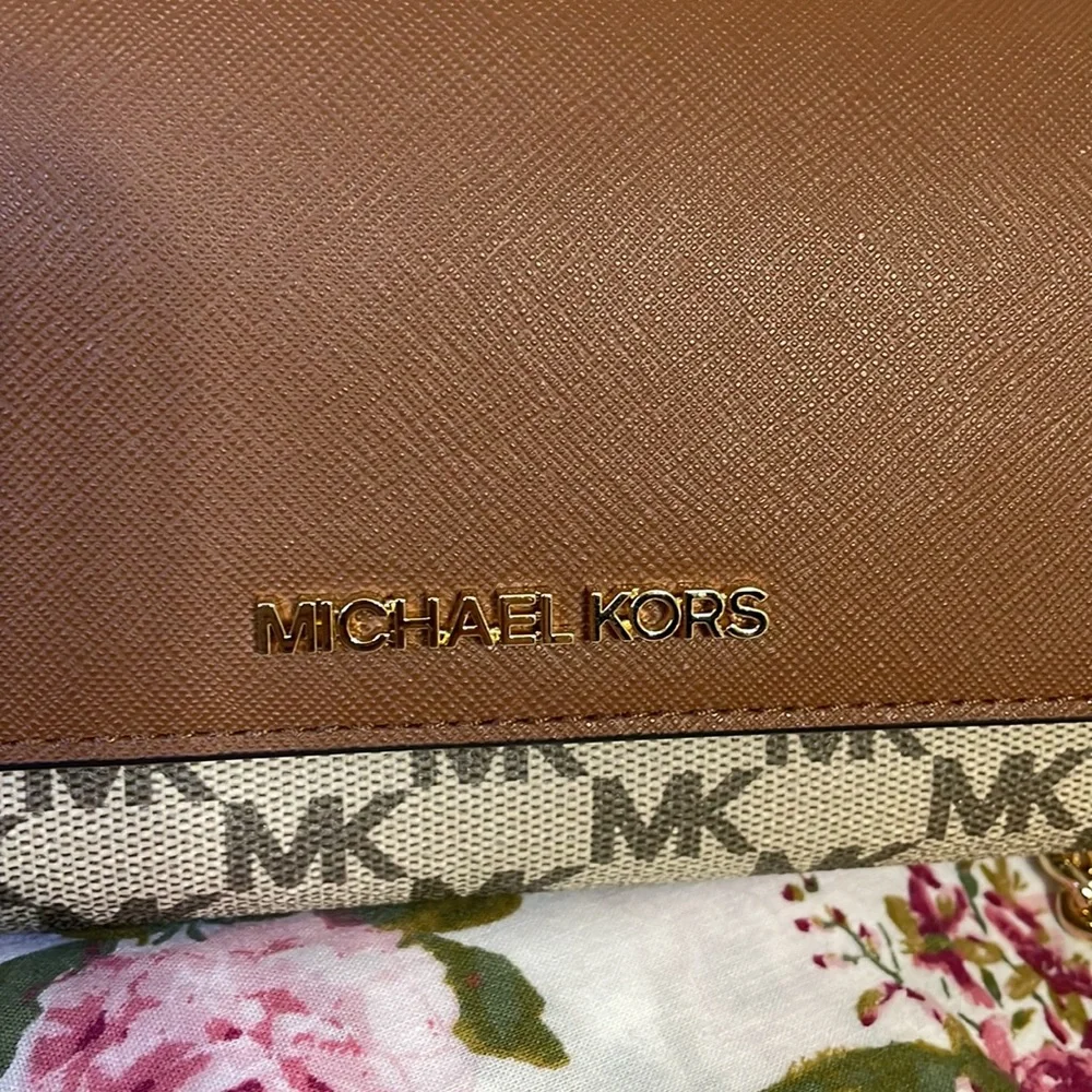 🤎Michael Kors 🤎Large Wallet on a Chain/Brown - Picture 2 of 16